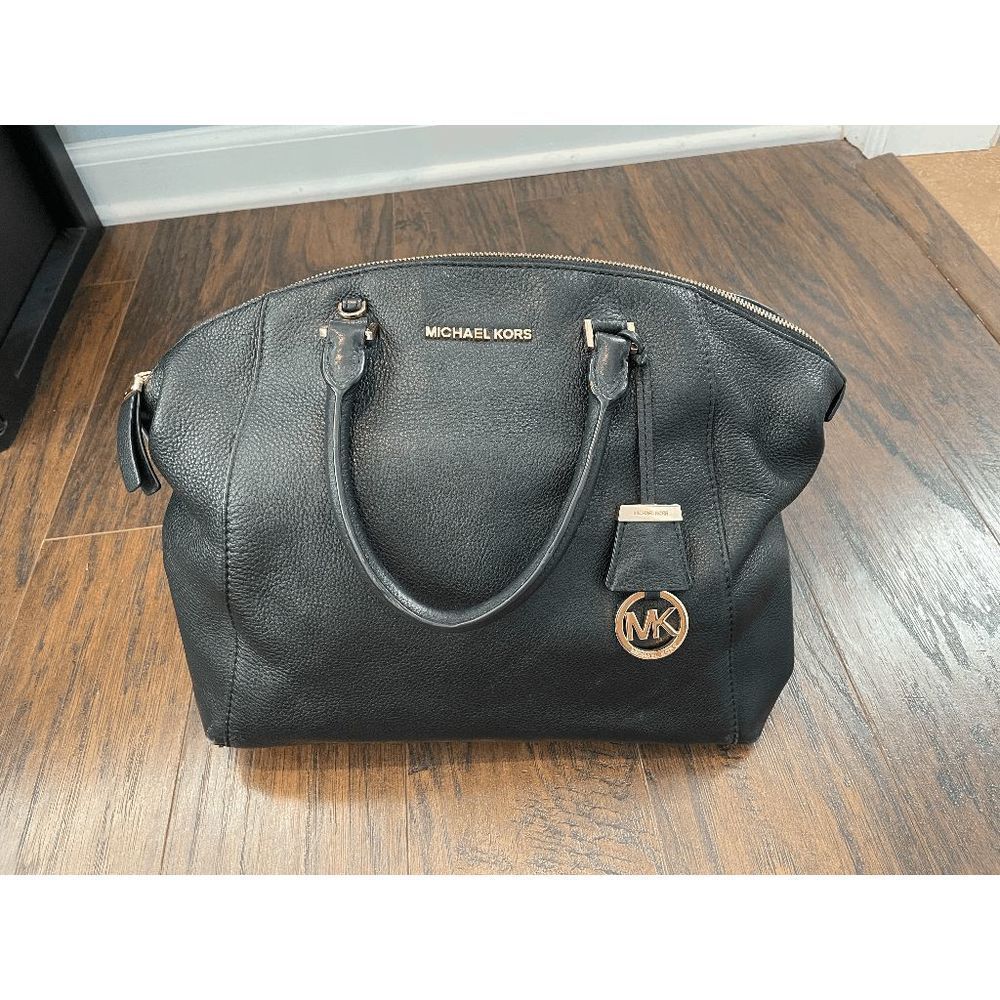 MICHAEL KORS Black Pebbled Leather Handle Bag